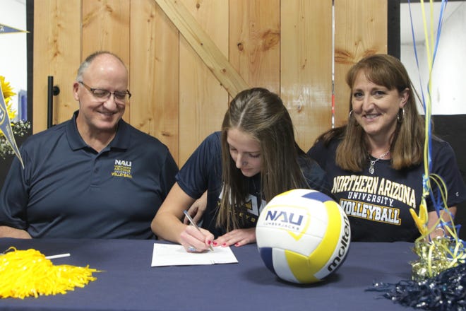 Piedra Vista's Kacee Moore signs her National Letter of Intent on Wednesday, Nov. 11, 2020 to continue her volleyball career at NCAA Division I Northern Arizona University.