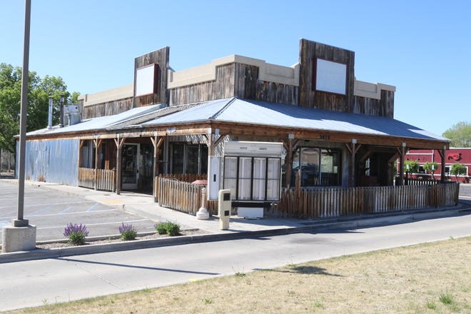 The former Serious Texas Bar-B-Q location on East Main Street in Farmington will be renovated into a Slim Chickens restaurant this summer.